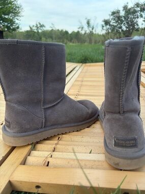 Koolaburra by UGG Gray Suede Short Boots (grey or purple)??
